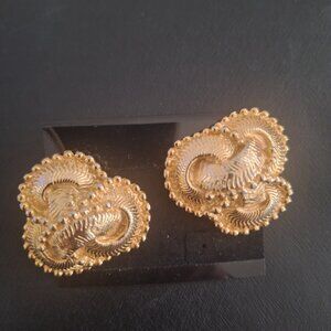 LARGE GOLD TONE CLIP IN EARINGS